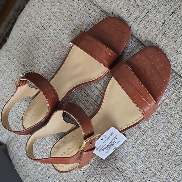 LIZ CLAIBORNE SIGNATURE WOMEN'S BROWN SUMMER MEMORY FOAM SANDALS SIZE 8 - Picture 2 of 14